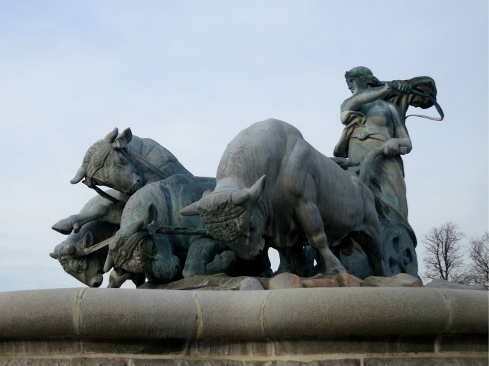 Blog statue